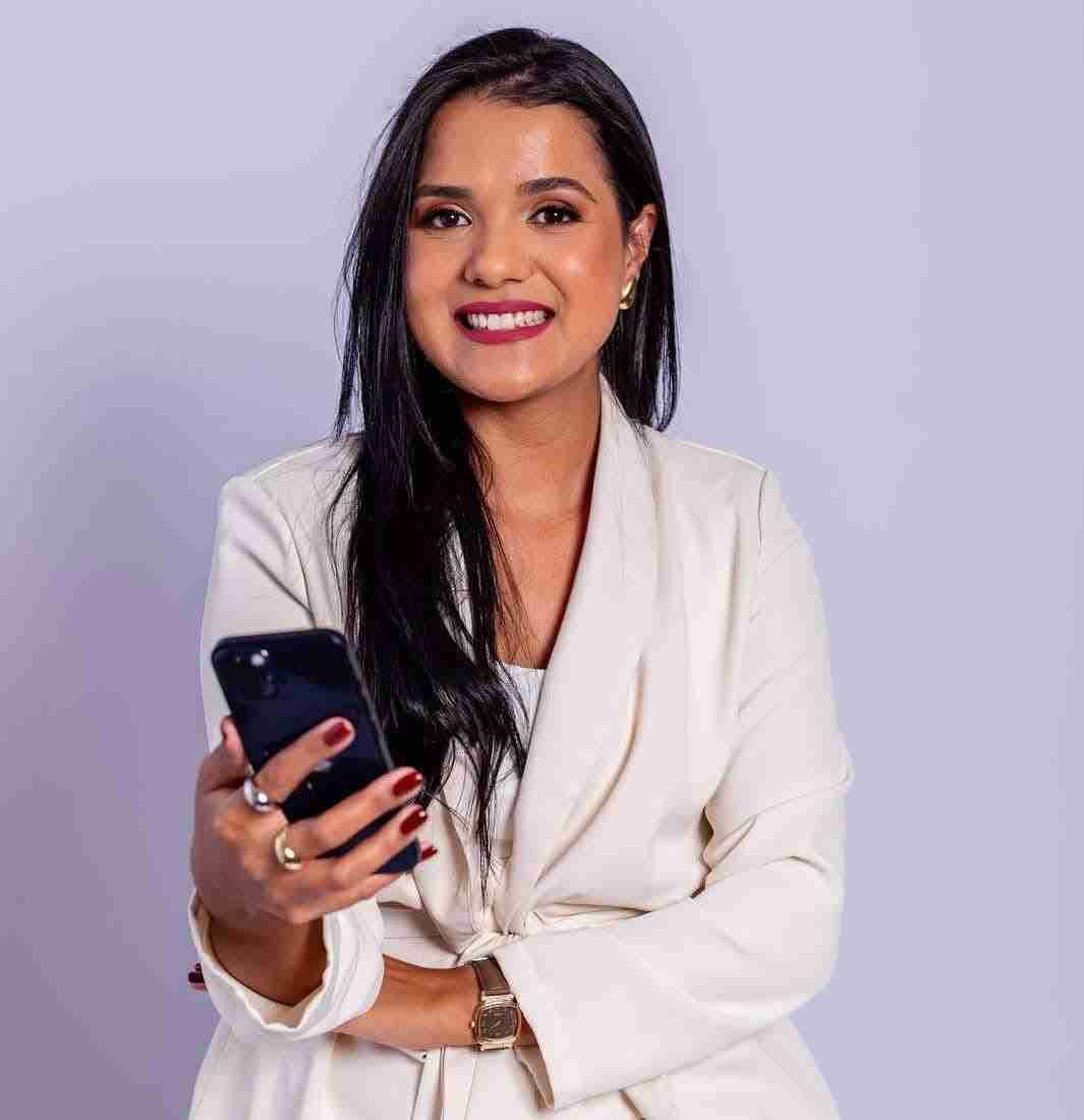 Conheça a Dra. Larissa Reis Oliveira